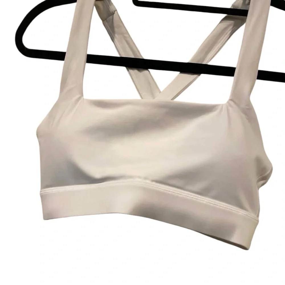 NWT Vuori daily form bra WHITE Size S